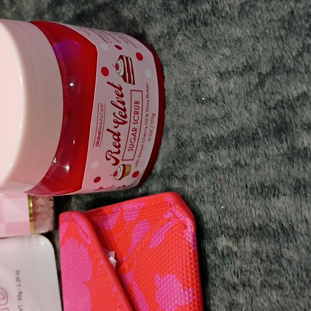 Kate Spade Card Case, Beverly Hills Polo Club Socks, Alice In Wonderland Bath - Picture 5 of 6
